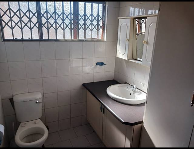6 BEDROOM HOUSE FOR SALE IN MADADENI B